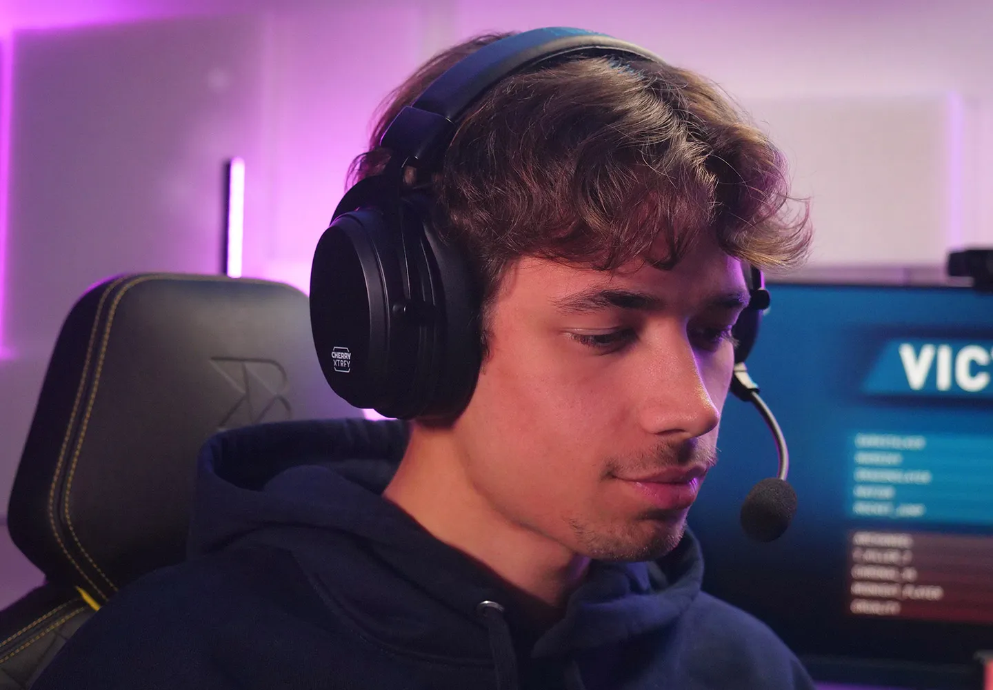 Gamer seen using the H3 wireless