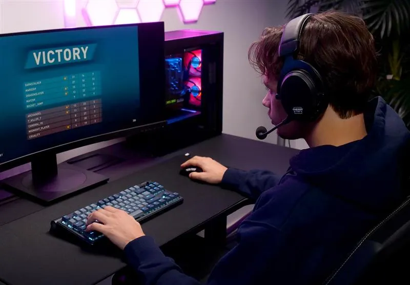 Gamer seen using the H3 wireless
