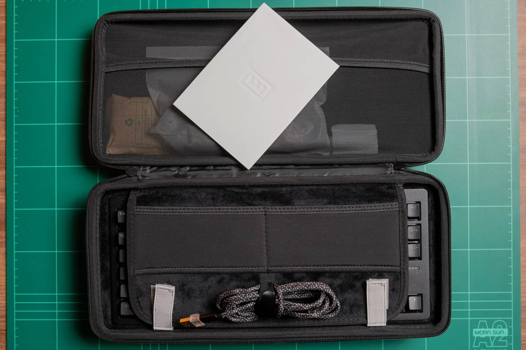 Wooting 80HE box contents