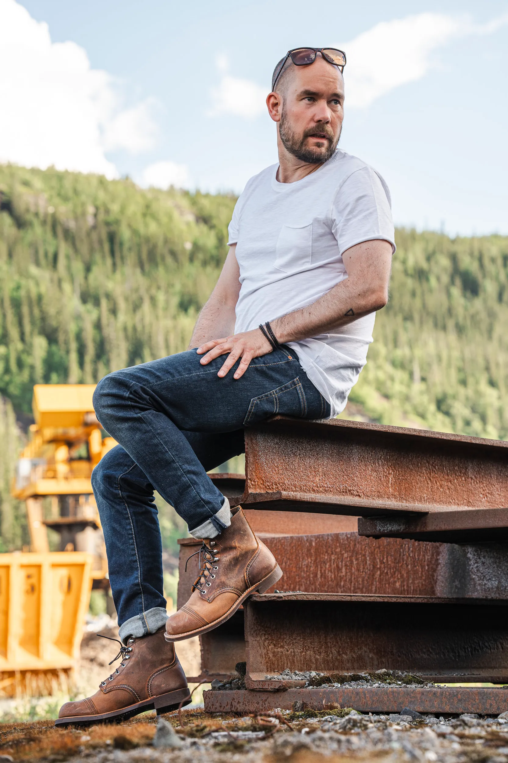 Kay Tomas doing his best posing