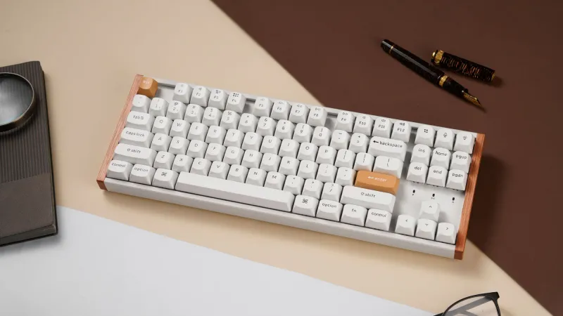 K8 HE SE in white