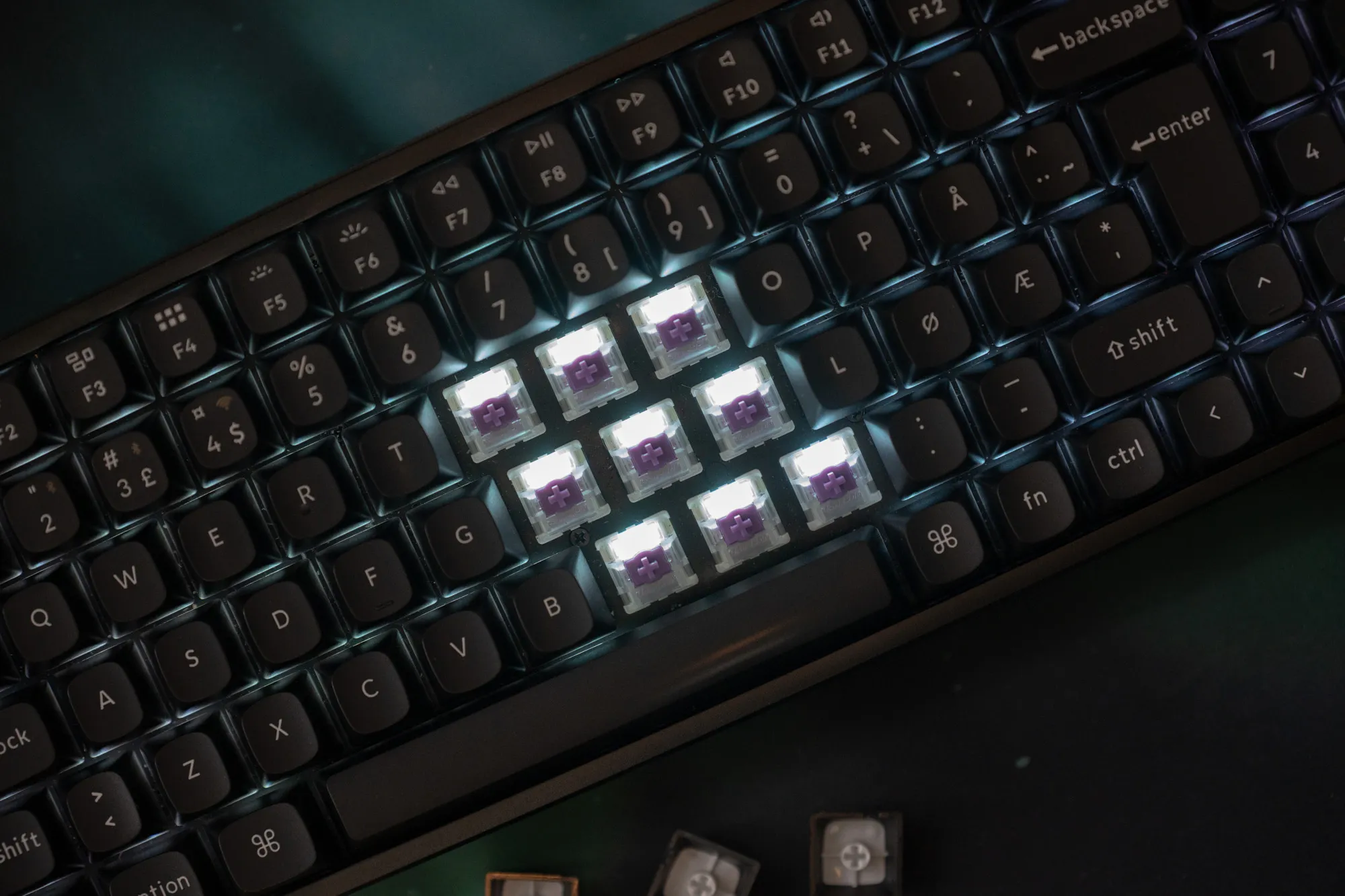 The North facing LEDs without keycaps