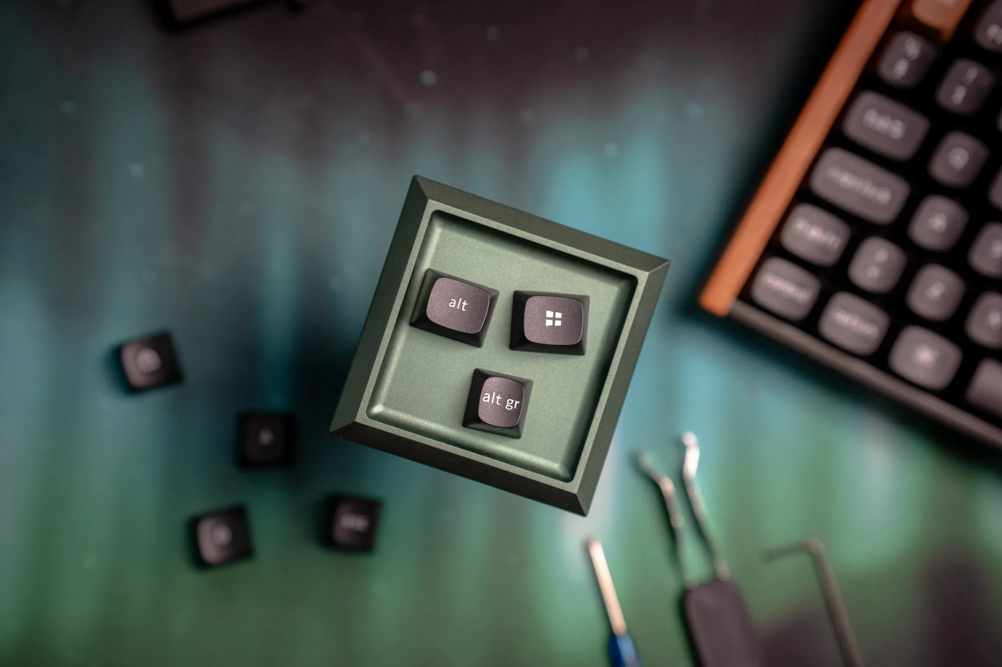 Dedicated Windows and MacOS keycaps in the box