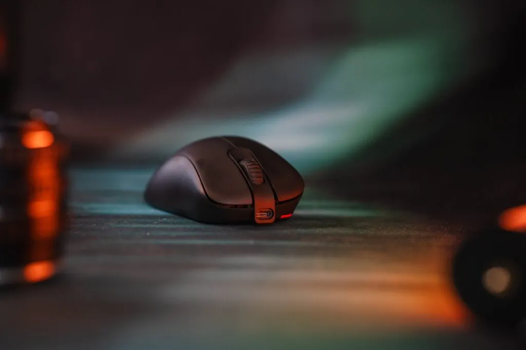 Zowie EC2-CW seen from the front