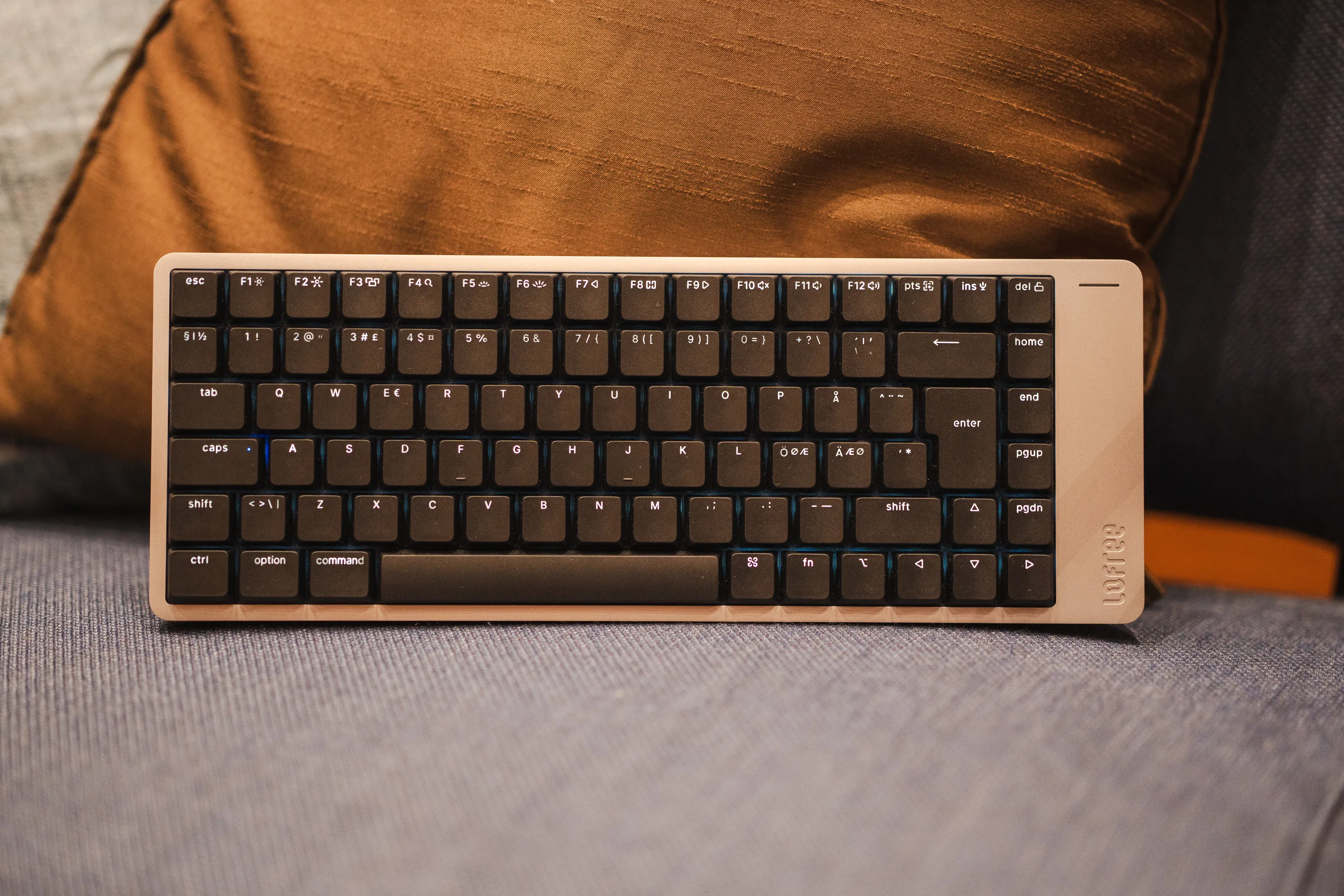 Lofree Flow 2 straight from the front, the low profile and the long spacebar