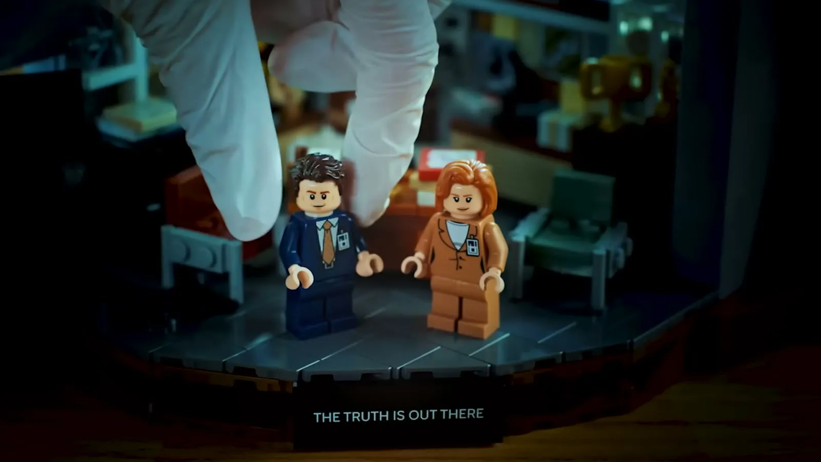 Mulder and Scully minifigures standing in the basement office section of the LEGO set