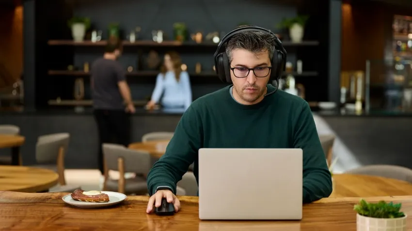 Gamer skips eating, games instead