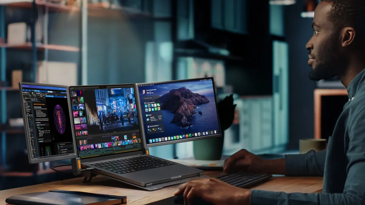 A quad monitor setup, in your backpack?